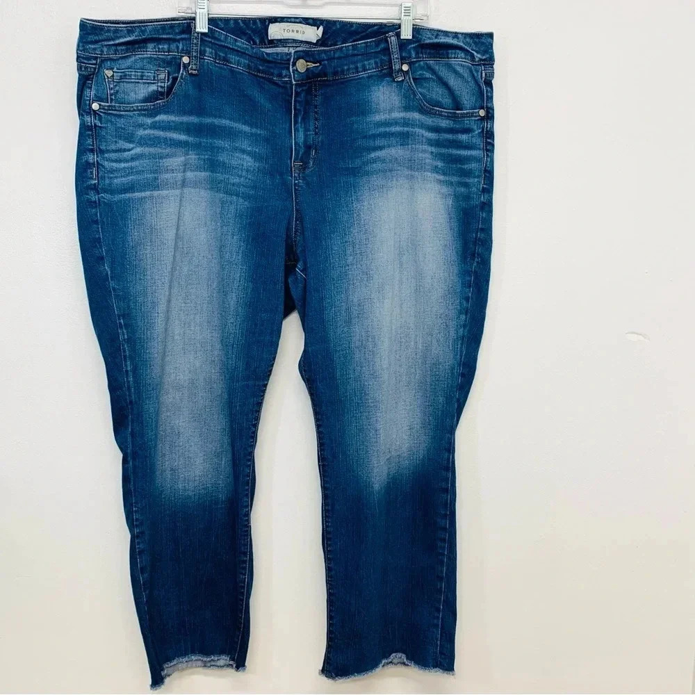 Torrid Jeans Woman Plus 24  Blue Fading‎ Straight Raw Hem Stretch Pockets Casual